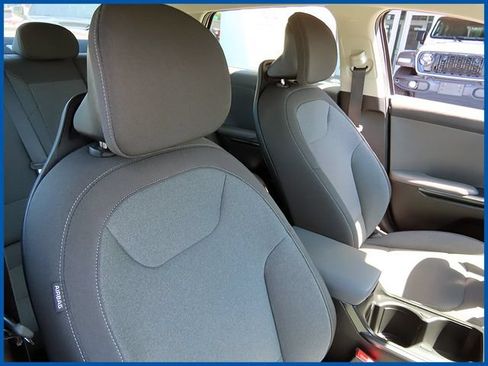 Used 2025 Kia K4 FWD image 9
