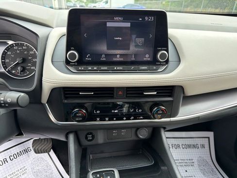 Used 2025 Nissan Rogue SV AWD/4WD image 29