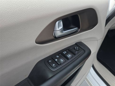Used 2018 Chrysler Pacifica Touring-L w/ Advanced Safetytec Group FWD image 25