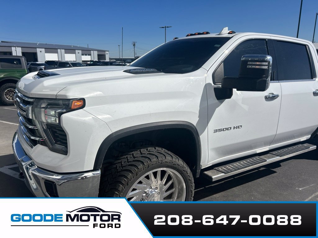 Used 2024 Chevrolet Silverado 3500 LTZ AWD/4WD image 2