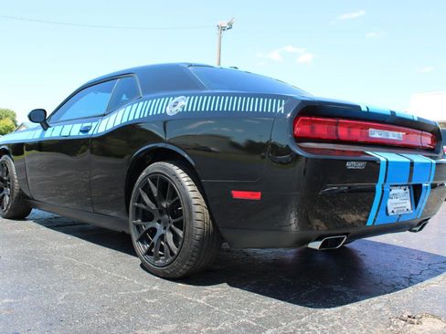 Used 2014 Dodge Challenger SXT RWD image 11