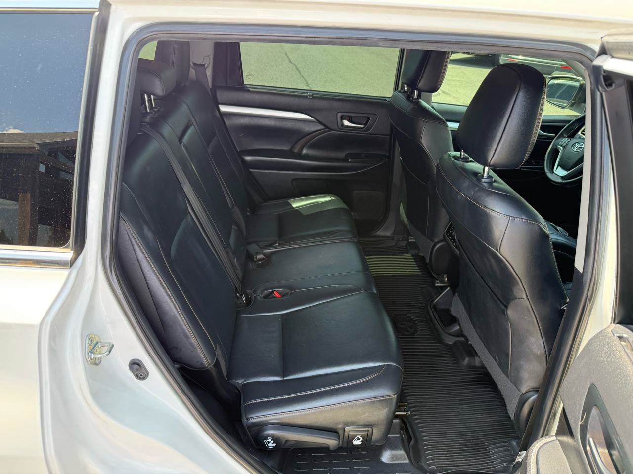 Used 2019 Toyota Highlander XLE AWD/4WD image 22