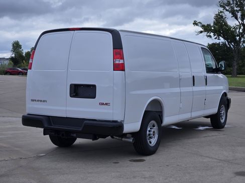 New 2025 GMC Savana 3500 Extended w/ Driver Convenience Package image 4