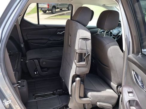 Used 2020 Chevrolet Traverse LT FWD image 17