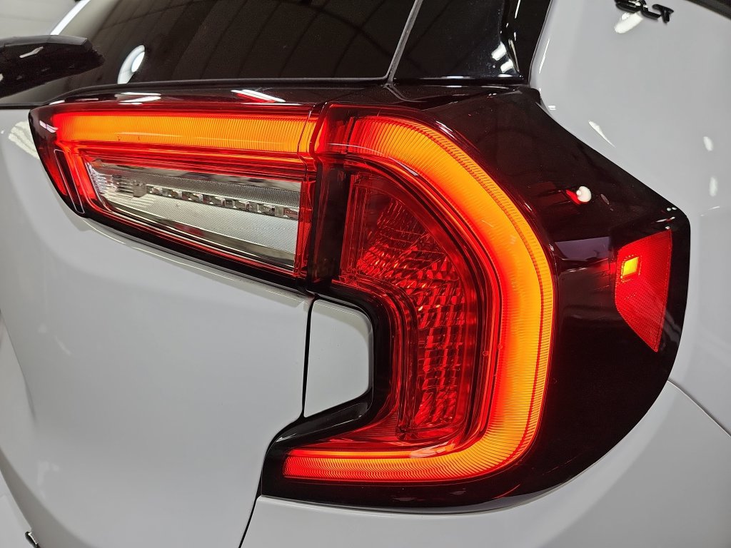 Certified 2024 GMC Terrain SLT w/ Elevation Edition AWD/4WD image 40