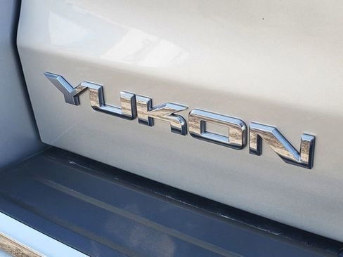 Certified 2019 GMC Yukon Denali w/ Open Road Package AWD/4WD image 7