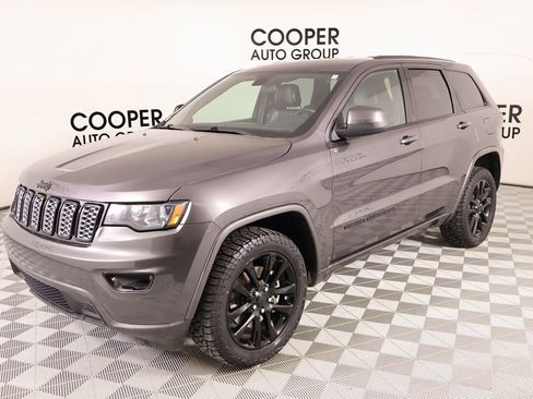 Used 2021 Jeep Grand Cherokee Laredo X image 11