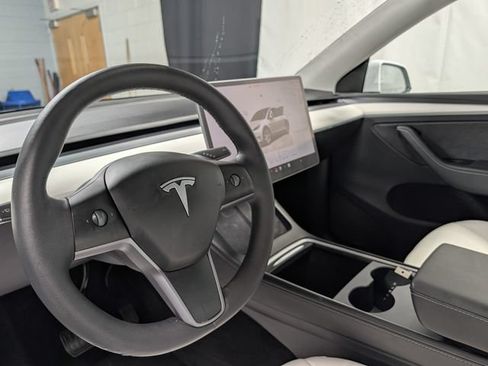 Used 2023 Tesla Model Y Long Range AWD/4WD image 16