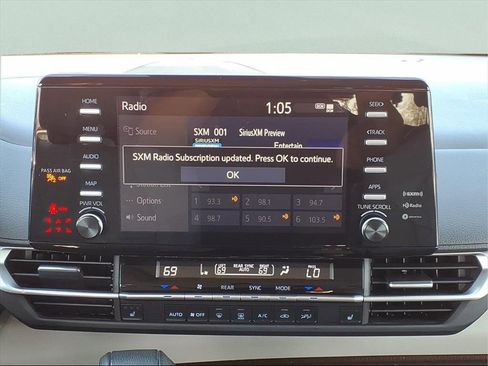 Used 2023 Toyota Sienna XLE image 24