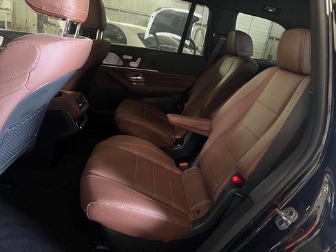 Used 2024 Mercedes-Benz GLS 450 4MATIC image 9