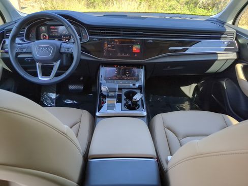 Used 2025 Audi Q7 2.0T Premium w/ Convenience Plus Package image 12