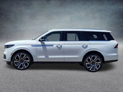 New 2026 Lincoln Navigator Reserve AWD/4WD image 4