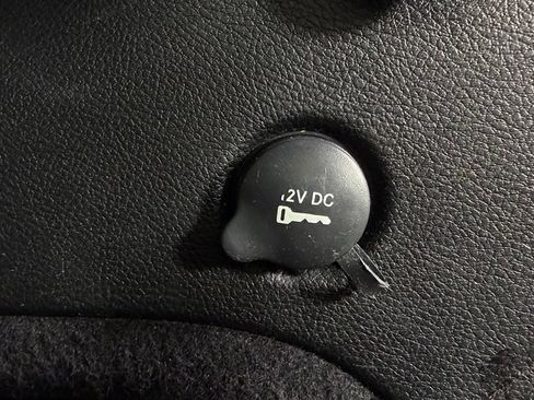 Used 2018 Jeep Grand Cherokee Altitude AWD/4WD image 13