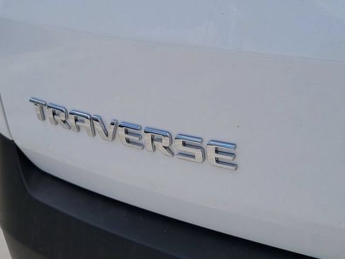 Used 2023 Chevrolet Traverse LT FWD image 5