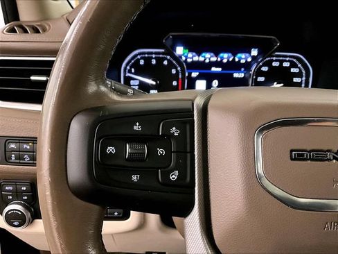 Used 2021 GMC Yukon Denali w/ Denali Ultimate Package AWD/4WD image 18