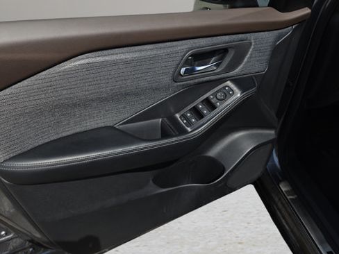 Used 2023 Nissan Rogue SV FWD image 34