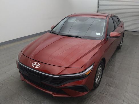 Used 2025 Hyundai Elantra SE FWD image 15