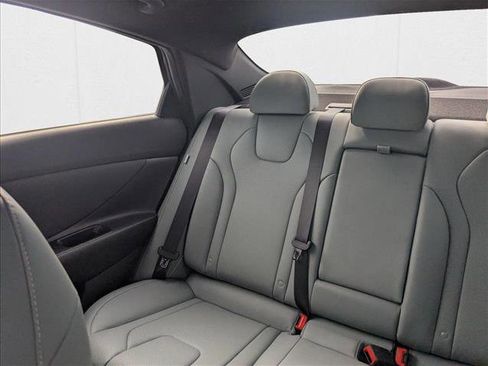 New 2025 Hyundai Elantra Limited image 18