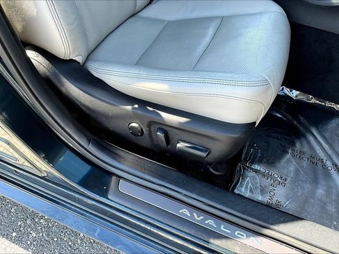 Used 2015 Toyota Avalon Limited w/ Technology Package FWD image 36