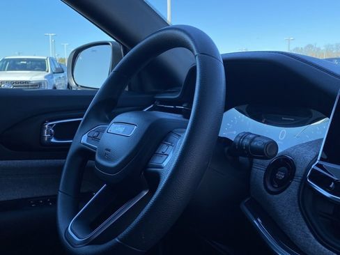 Used 2024 Jeep Compass Sport image 31