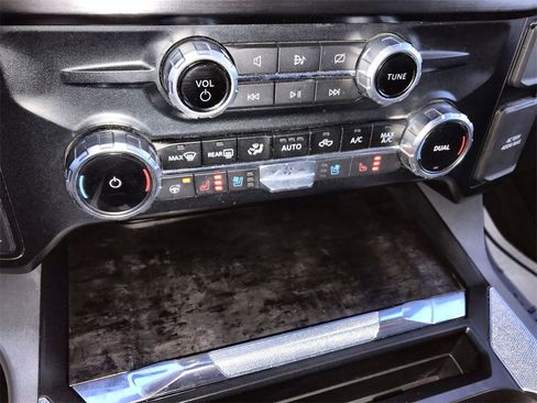 Used 2023 Ford F250 Lariat image 19