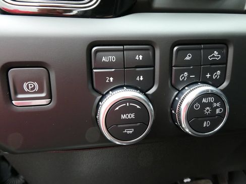 Certified 2024 GMC Sierra 2500 AT4 w/ AT4 Premium Plus Package AWD/4WD image 28