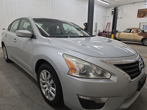 Used 2015 Nissan Altima 2.5 S w/ Power Driver Seat Package image 17