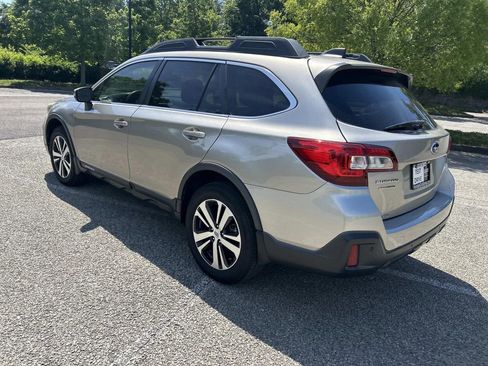 Used 2018 Subaru Outback 2.5i Limited AWD/4WD image 5