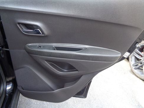 Used 2018 Chevrolet Trax LS FWD image 14