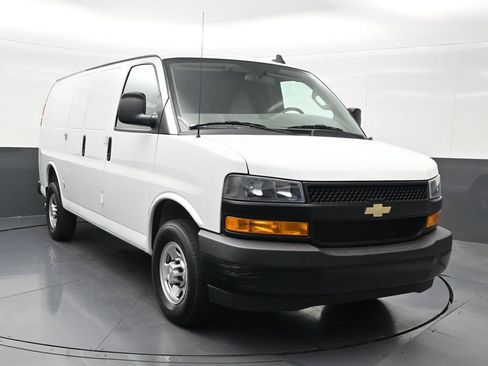 Used 2022 Chevrolet Express 2500 w/ Driver Convenience Package RWD image 8