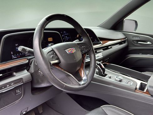 Certified 2023 Cadillac Escalade ESV Premium Luxury AWD/4WD image 13