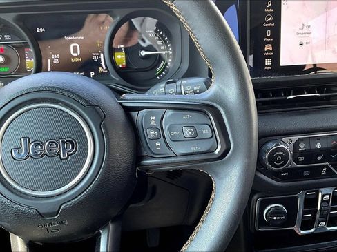 Used 2024 Jeep Wrangler Unlimited w/ Convenience Group AWD/4WD image 12