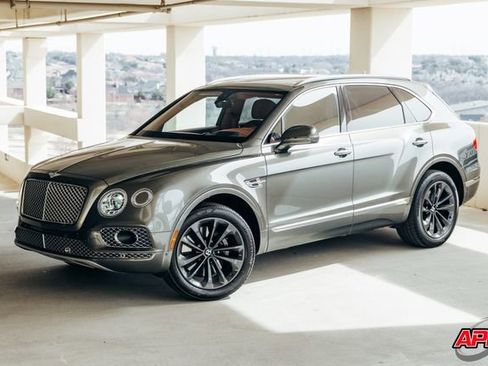 Used 2017 Bentley Bentayga image 40