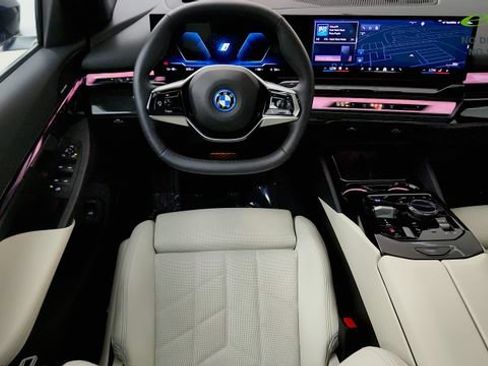 Used 2025 BMW i5 eDrive40i RWD image 54