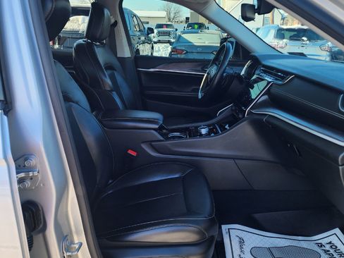 Used 2021 Jeep Grand Cherokee L Limited image 16