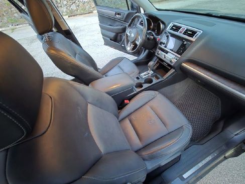 Used 2017 Subaru Outback 3.6R Limited image 27