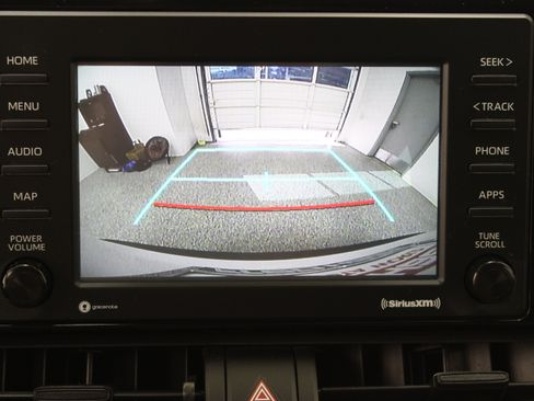 Used 2020 Toyota RAV4 XLE w/ Convenience Package FWD image 21