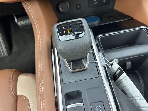 New 2026 Nissan Pathfinder Platinum AWD/4WD image 27