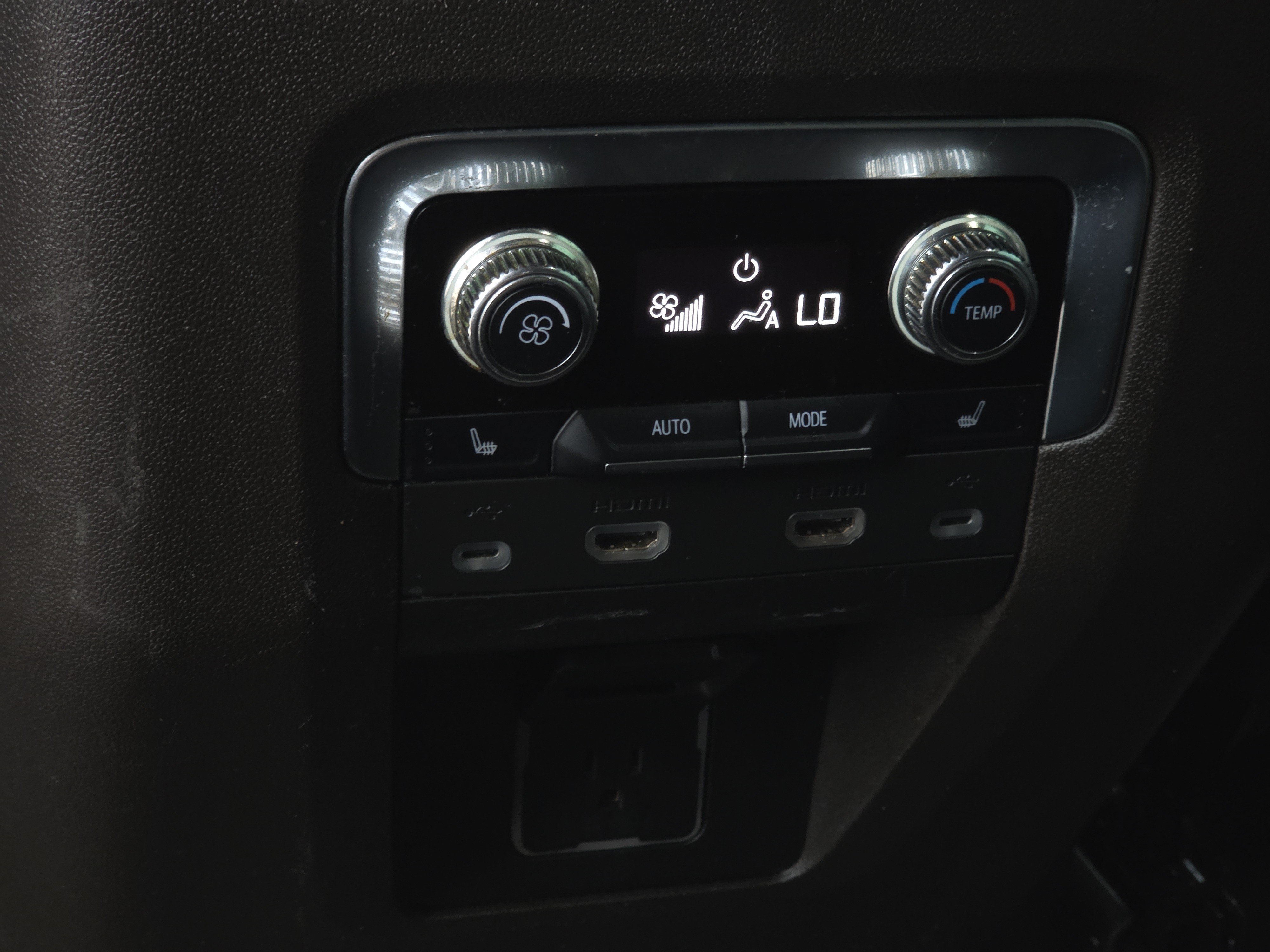 Used 2021 GMC Yukon SLT w/ SLT Premium Package RWD image 27
