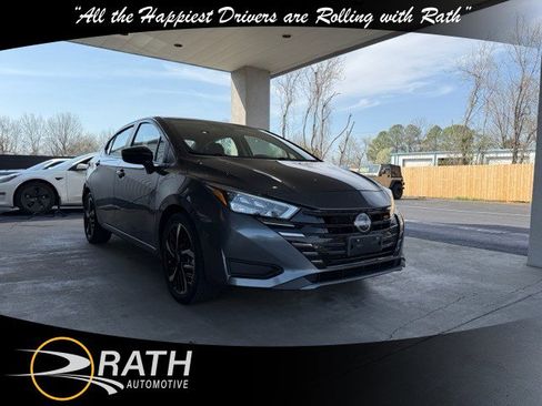 Used 2024 Nissan Versa SR image 4