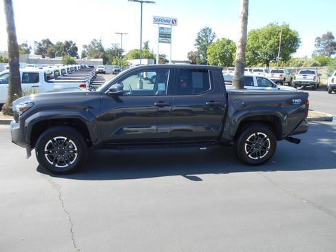 Used 2025 Toyota Tacoma TRD Sport w/ TRD Sport Premium Package AWD/4WD image 2