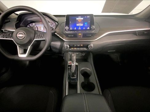 Used 2025 Nissan Altima 2.5 SV FWD image 15