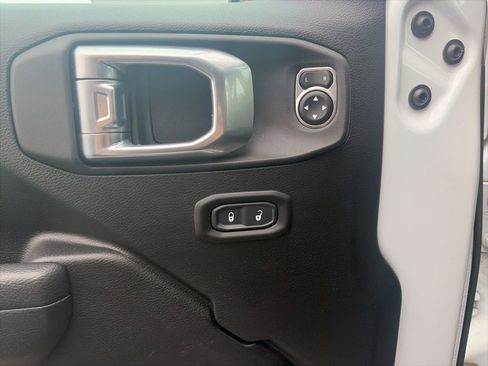 Used 2023 Jeep Wrangler Willys image 14