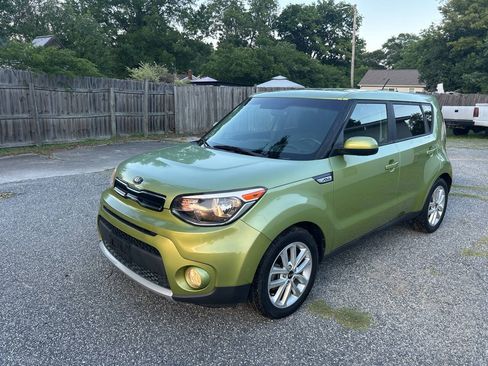 Used 2017 Kia Soul + FWD image 2