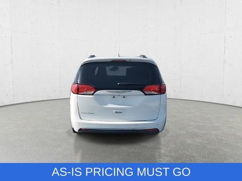 Used 2018 Chrysler Pacifica Touring-L Plus image 7