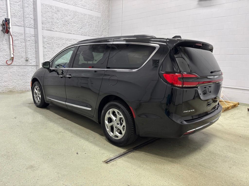 Used 2022 Chrysler Pacifica Limited AWD/4WD image 6