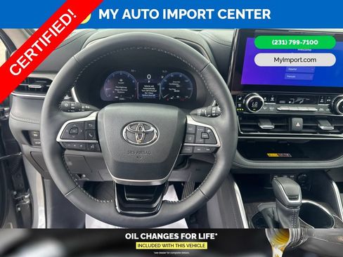 Certified 2025 Toyota Highlander Limited AWD/4WD image 16