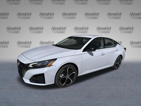 Used 2024 Nissan Altima 2.5 SR FWD image 4