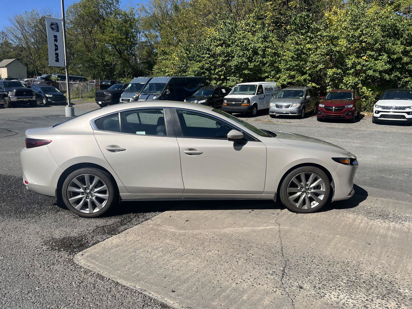 Used 2023 MAZDA MAZDA3 s FWD image 2