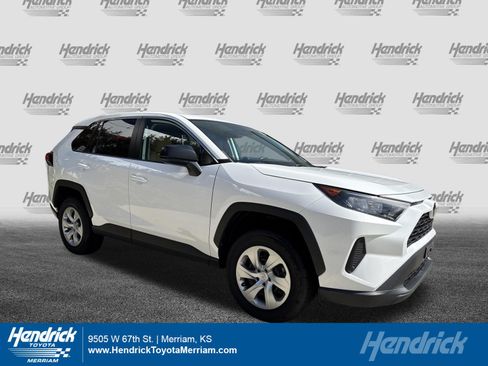 Used 2022 Toyota RAV4 LE FWD image 1